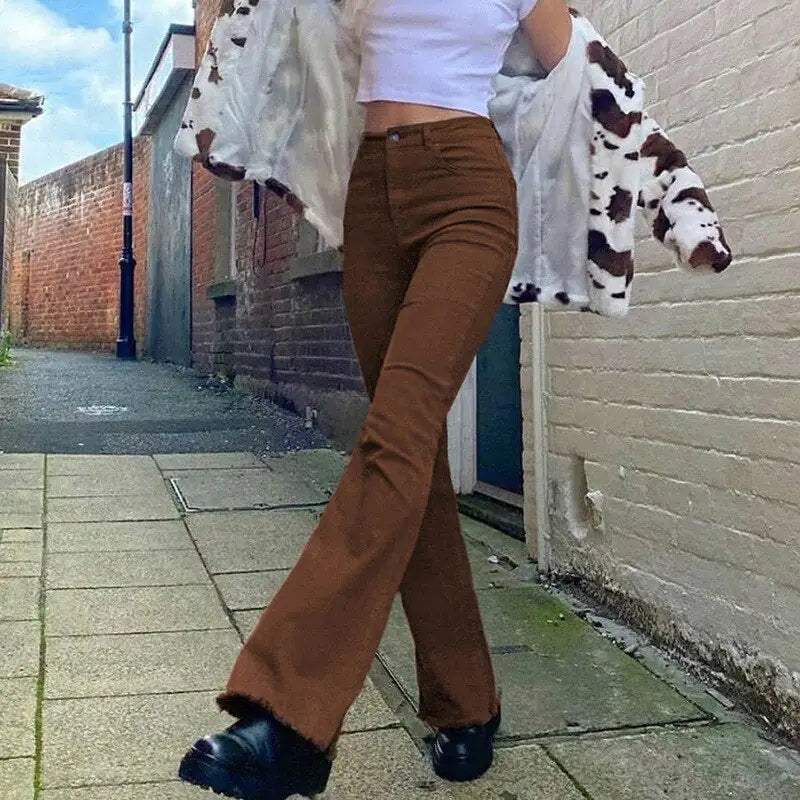 Divine Fit: Jeans de Corte Acampanado para Mujer