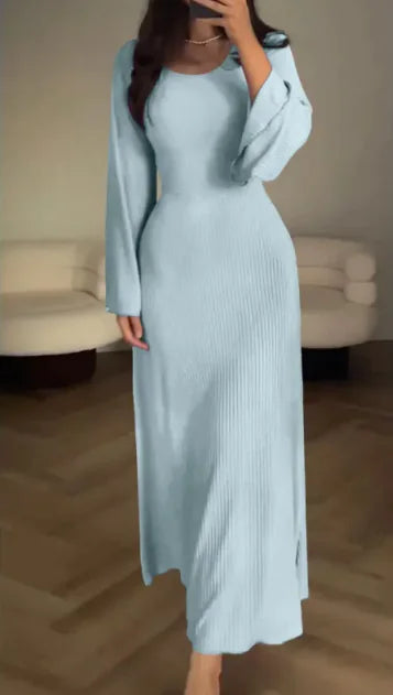 ElegantFlow: Vestido Profesional Holgado de Manga Larga con Abertura