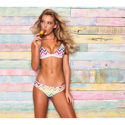 Bikini acanalado con lazo lateral en zigzag