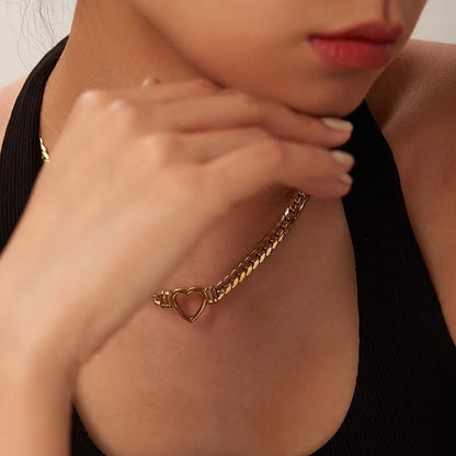 Collar de mujer con corazón de eslabones cubanos bañado en oro