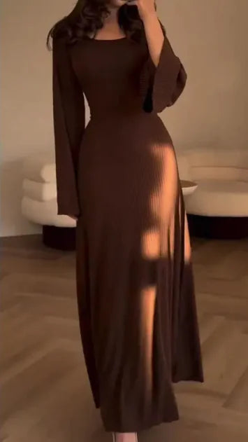 ElegantFlow: Vestido Profesional Holgado de Manga Larga con Abertura