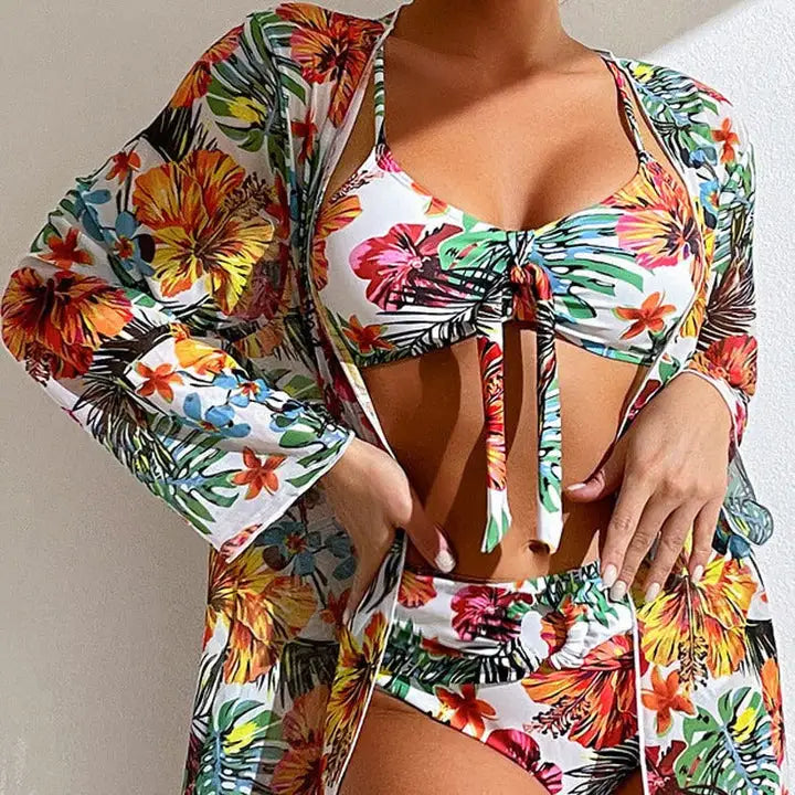 Conjunto de bikini de tres piezas con estampado floral