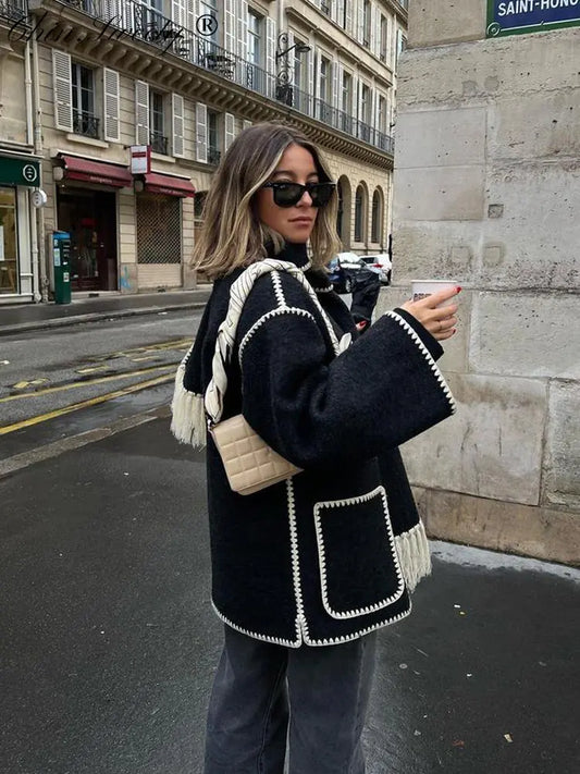 Boho Chic: Chaqueta con Flecos y Cuello Bufanda para Mujer