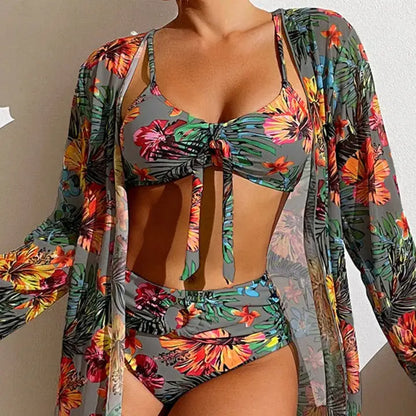 Conjunto de bikini de tres piezas con estampado floral