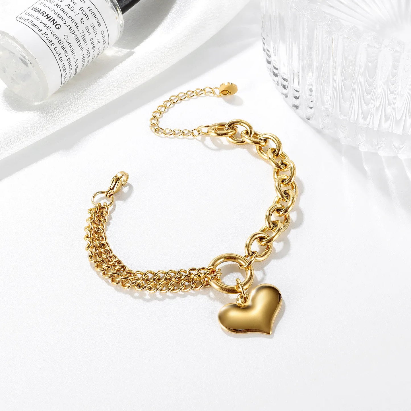 Pulsera con colgante de corazón metálico