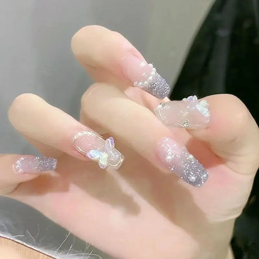 Uñas postizas con diamantes de imitación rosas: largas y elegantes